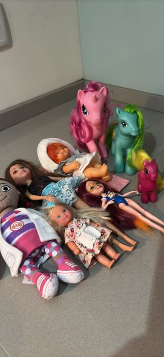 Bonecas da Famosa conjunto E póneis