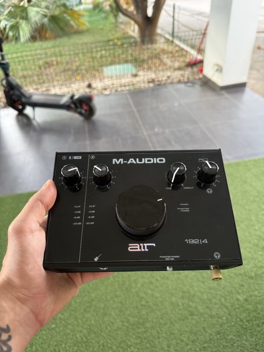 Interface M-Audio Air 192 4 + Audio Technica Studio Headphones