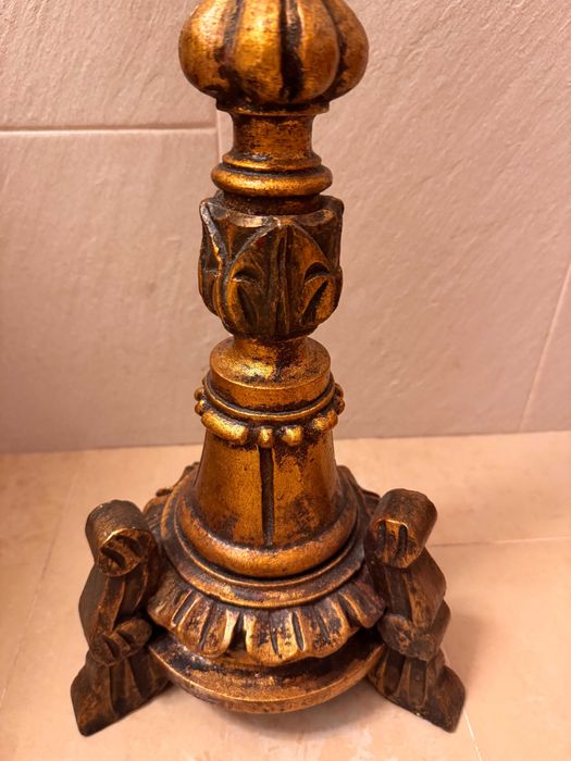 Tocheiro Antigo em Talha Dourada Eletrificado com Abajour