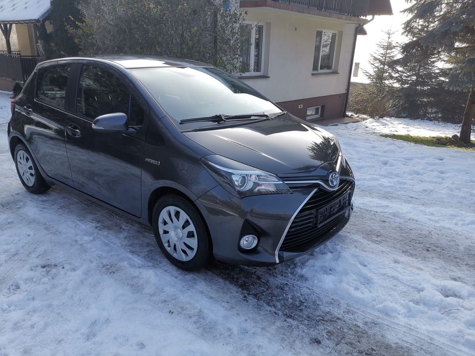 Toyota Yaris 1.5 Hybryda 75KM Super Stan