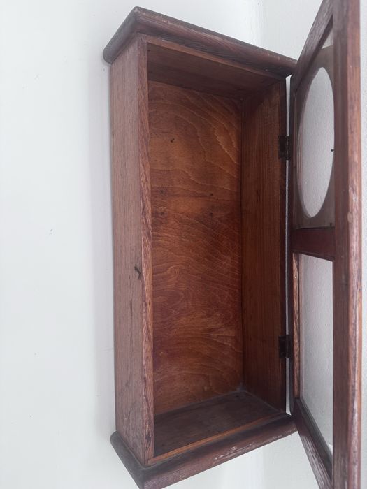 Stara drewniana szafka