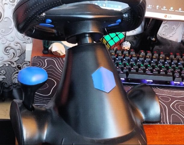 Ігрове кермо в хорошому стані