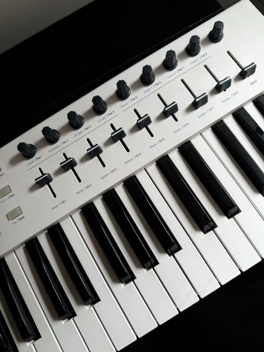 Teclado MIDI Arturia KeyLab Essential 61 – Excelente Estado