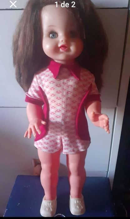 Boneca antiga em plastico muito bonita