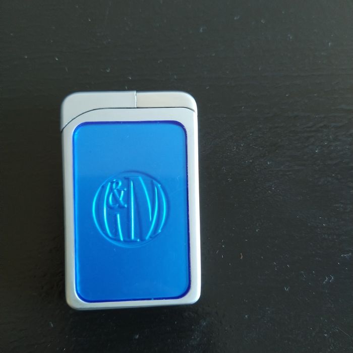 Isqueiro publicitário da L&M