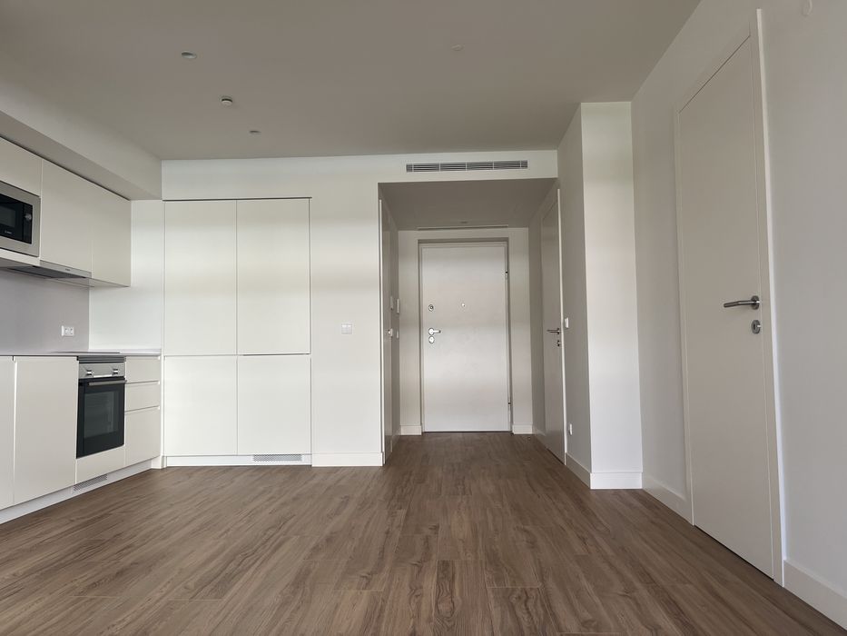 T1 Novo com Piscina e Varanda - Telheiras
