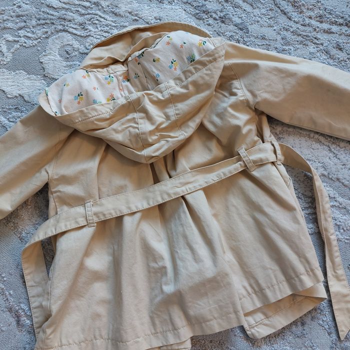 Płaszczyk prawie nowy 104-110