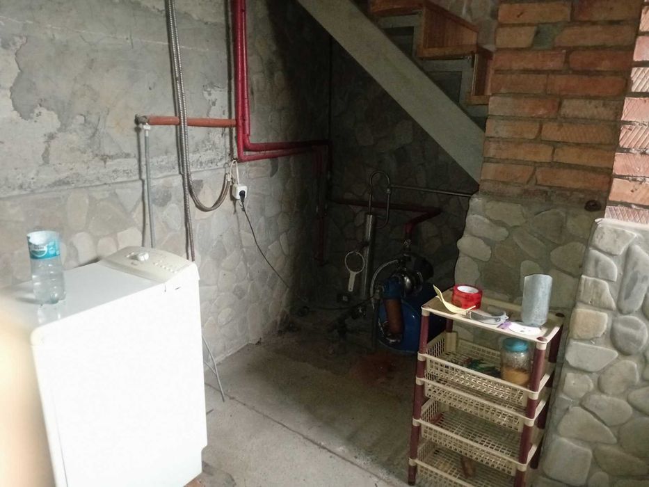 Здам будинок 290м.кв. в Чернівцях в районі Ленківців