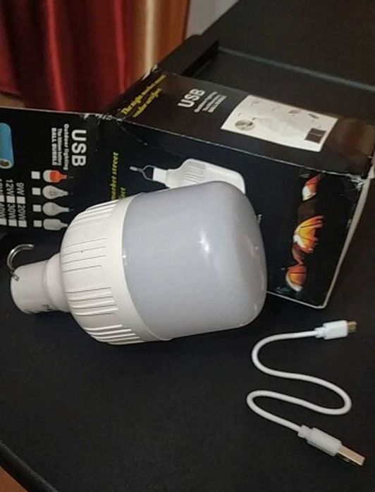 Мощная большая аккумуляторная LED лампочка 120W для кемпинга и дома