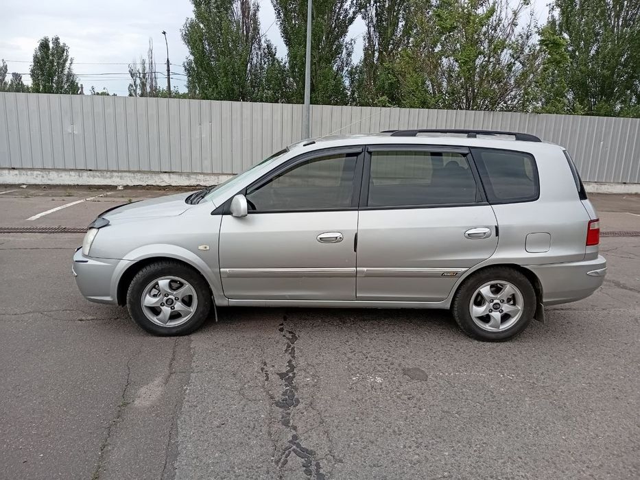 Автомобиль KIA carens