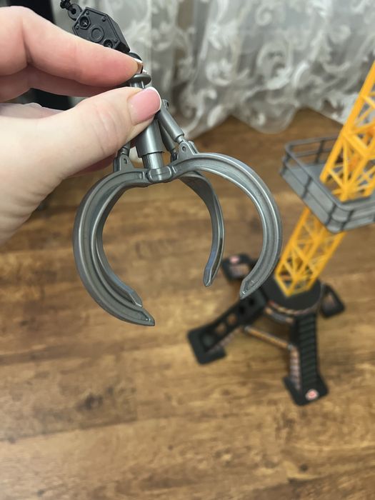 Будівельний мегакран на пульті ДУ 120 см.