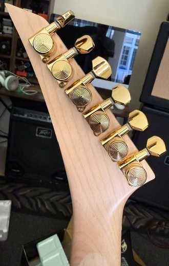 Guitarra Jackson V  M Army Drab, com vários upgrades