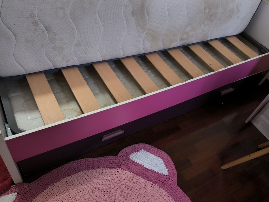 Cama solteiro com 2 colchões