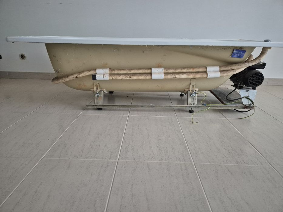 170x70 Whirlpool Bathtub64285351259650122