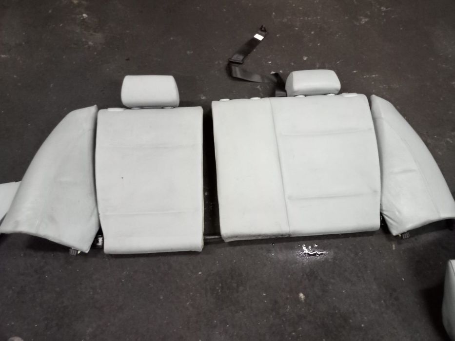 Bmw e87 siedzenia tapicerki biala skora