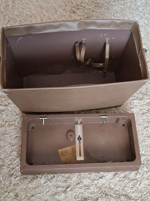 Fabryczna walizka maszyny do szycia Łucznik