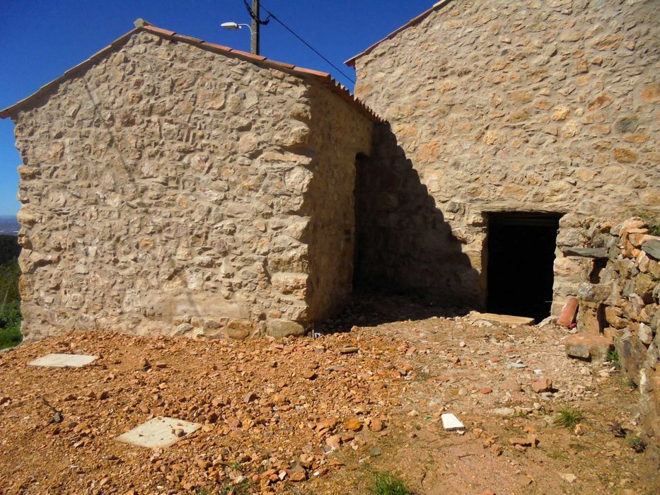 Casa à venda em Favacal- Penela