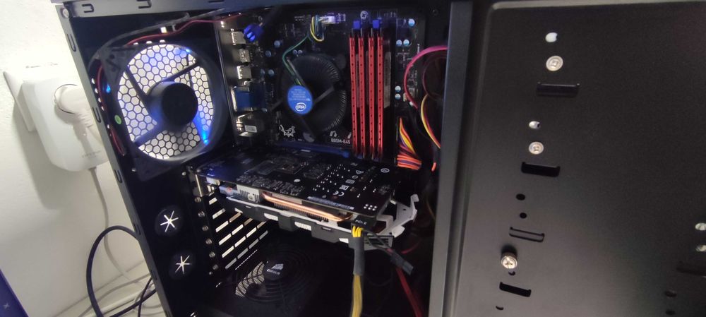 Computer with Monitor64409434922499120