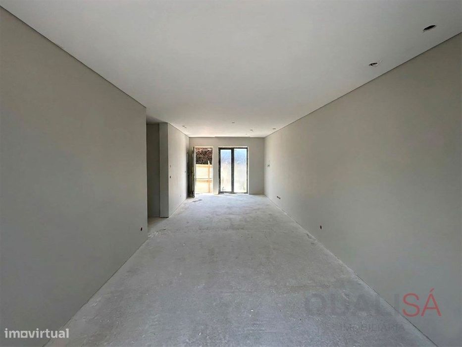 Apartamento T2 novo com logradouro e lugar de garagem em Ferreiros ...