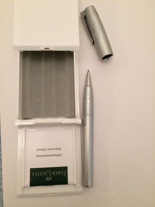Caneta metalizada inox Faber Castell