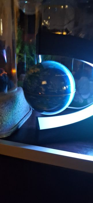 Lewitujący globus led