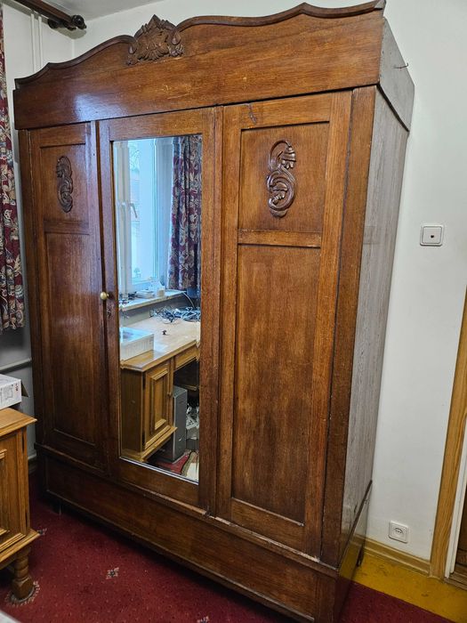 Duża szafa z lustrem. Stan dobry.