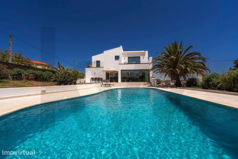 Moradia T4 Renovada na Galé com Vista Mar e Piscina