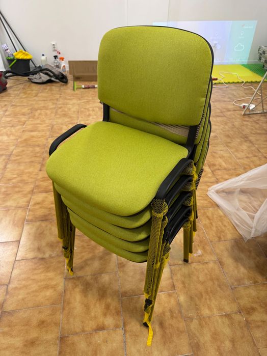 Cadeira Fixa 4 pés Visitante Sala de Espera Reunião Multiusos Igrejas