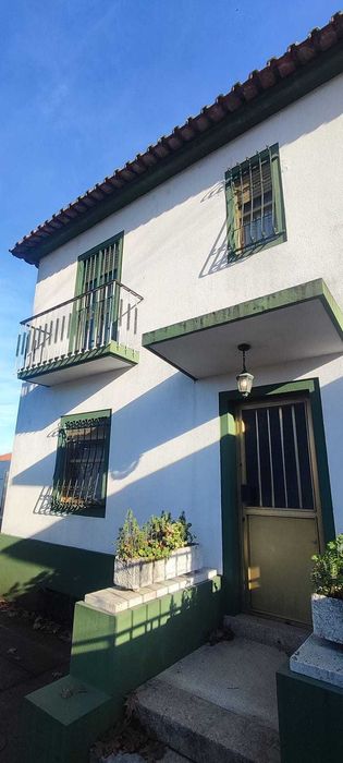 Moradia T6 com Jardim e Garagem na Av. Fernão Magalhães – Porto