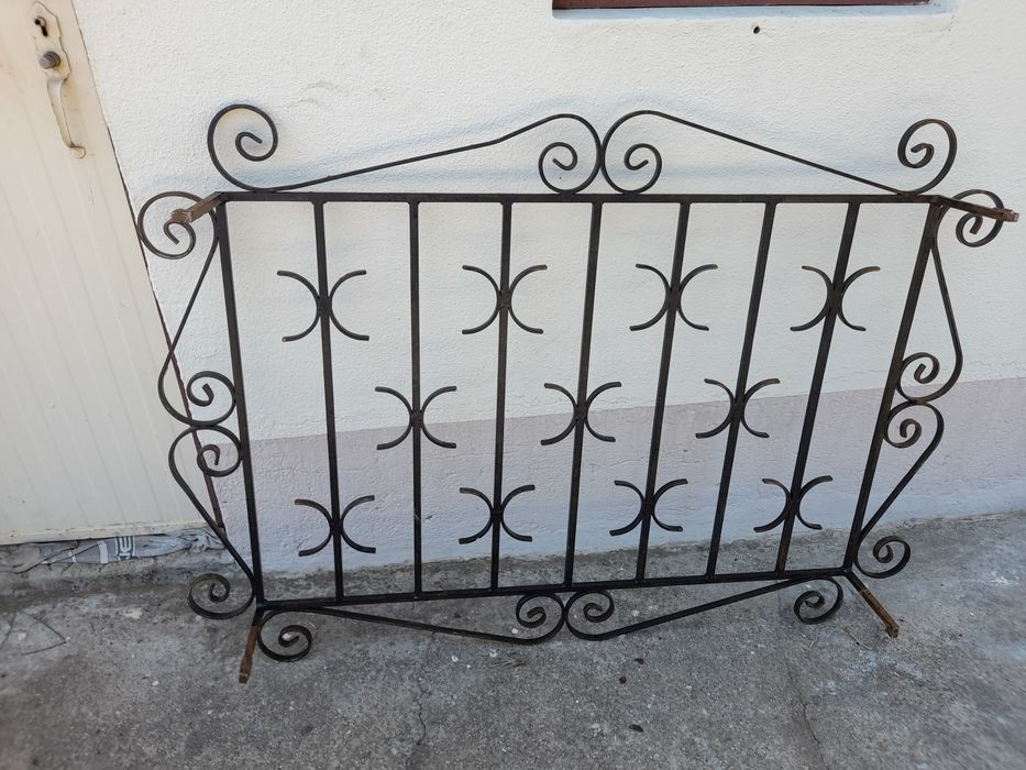Solid wrought iron gate, rust-free.64737950312835122