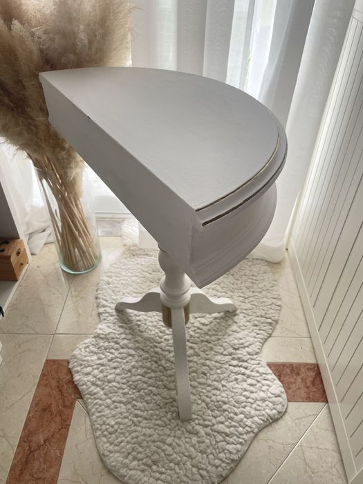 Mesa de apoio vintage branca – meia-lua