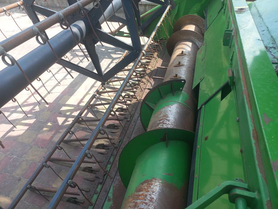 Комбайн John deere 1052