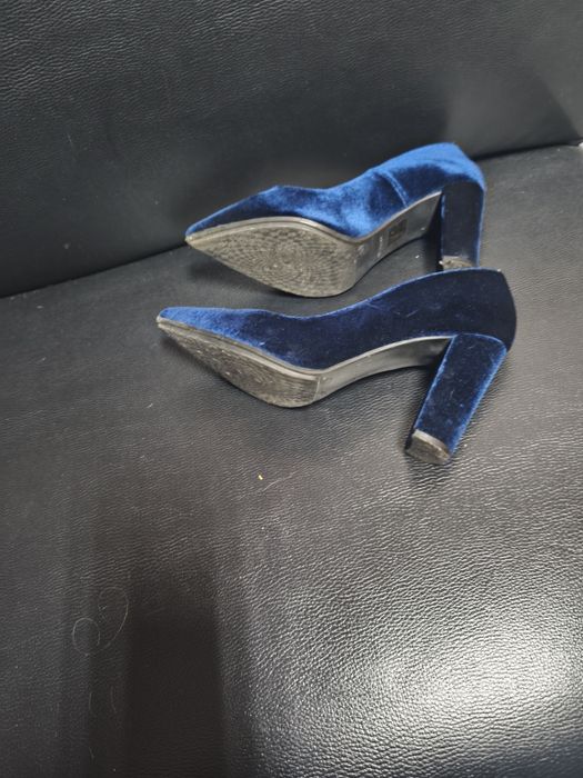 Sapatos de Senhora como novos ,Aul escuro  abludado tamanho 38