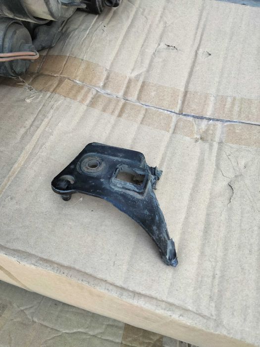 Фара Mitsubishi Space Runner