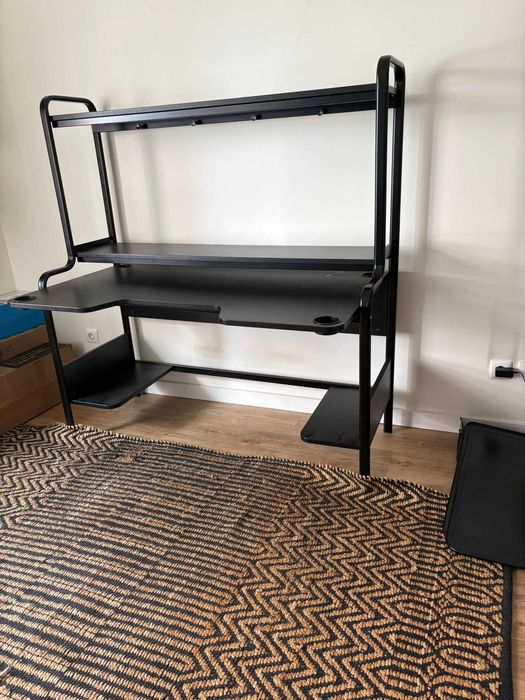 Secretária IKEA Fredde Preta