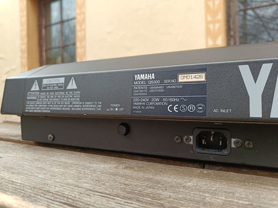 Yamaha QS300, syntezator.