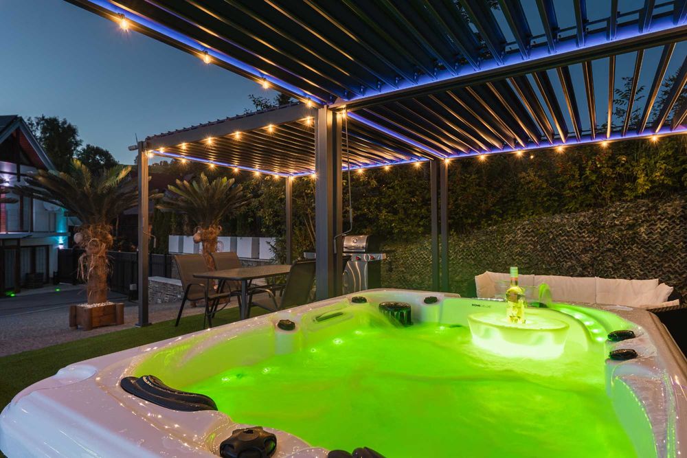 Apartament Domek Nastrojowy LOVE SPA JAUCUZZI w pokoju na wyłączność na życzenie śniadanie do pokoju strefa grill wypoczynek jacuzzi  rowery E-bike