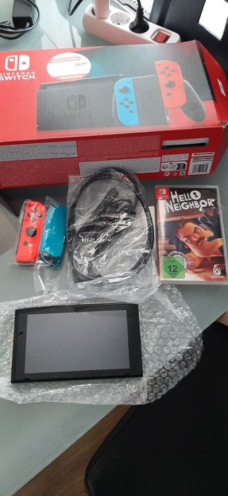 Продам Nintendo Swittch с двумя играми.