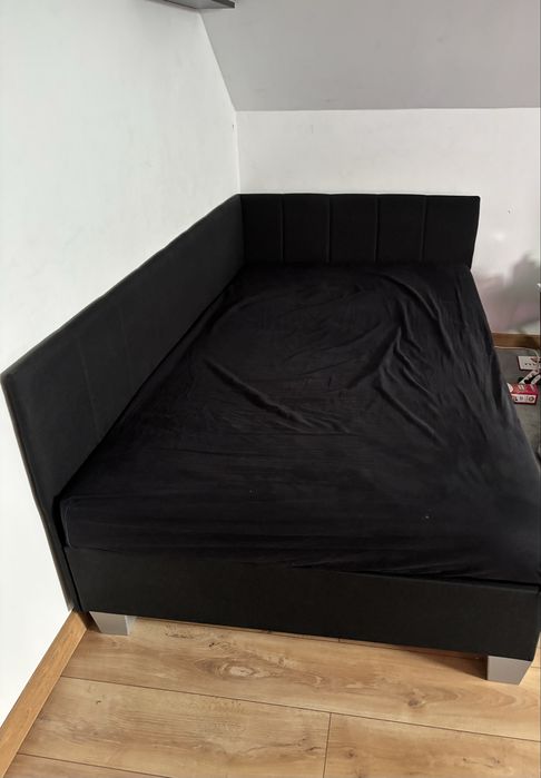 Łóżko tapicerownane na wysokich nogach czarne 200x120