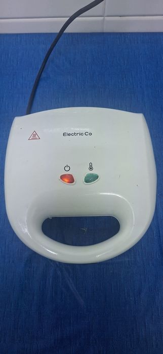 Sanduícheira a funcionar