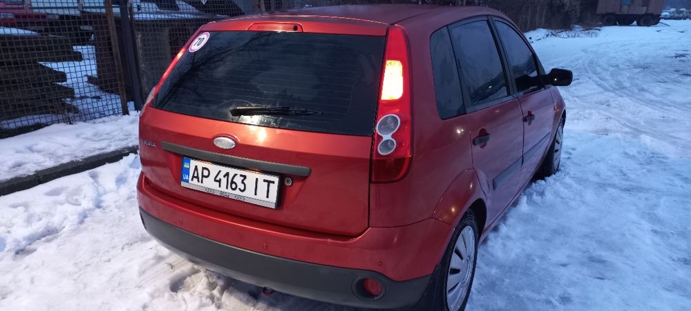 Ford Fiesta 1.4л. Автомат. Газ-бенз