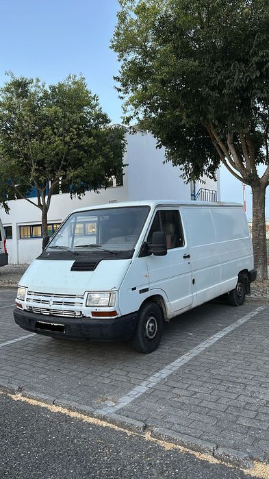 Serviços de transporte de veiculos e mercadorias