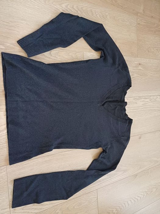 Sweter czarny w serek S