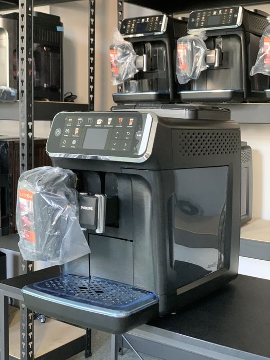 Кофемашина в заводских пленках Philips 5500