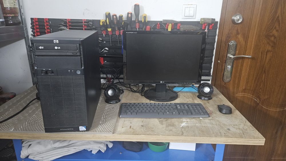 Komputer stacjonarny + Monitor + Głośniki + Klawiatura + Mysz