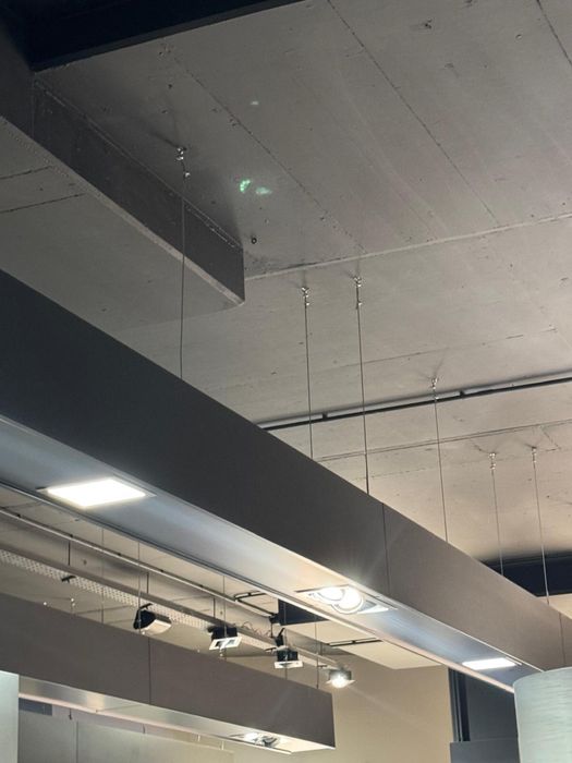 22 colunas de luzes com lâmpadas