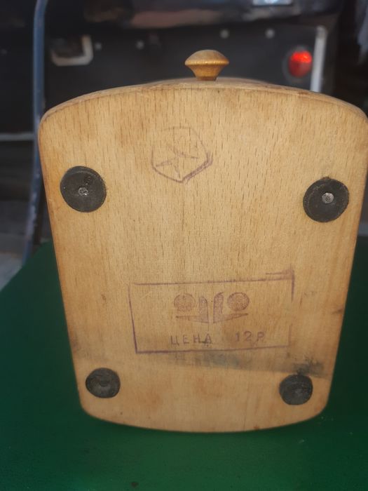 Кофемолка ручная,деревянная.