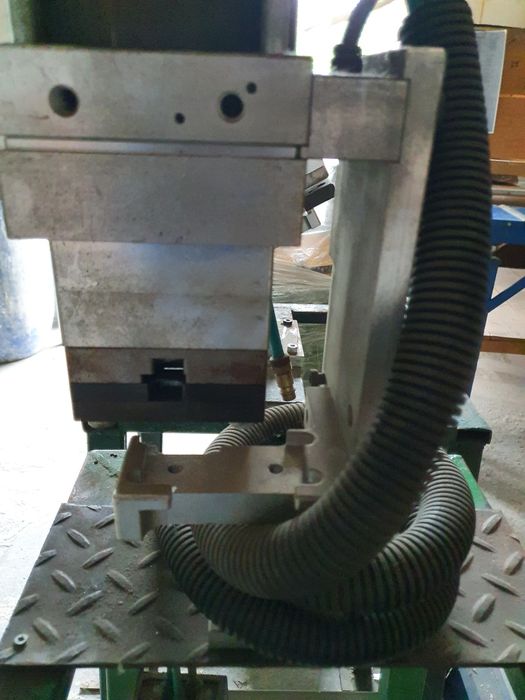 Гильотина для фурнитуры siegenia