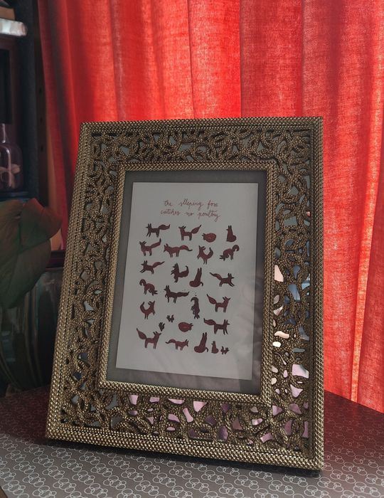 Mirrored and Golden Frame430179681914081282