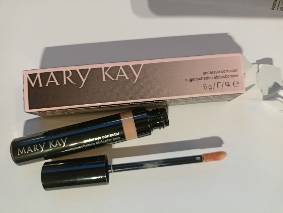 Perfekcyjny Korektor pod Oczy-Odcień morelowy